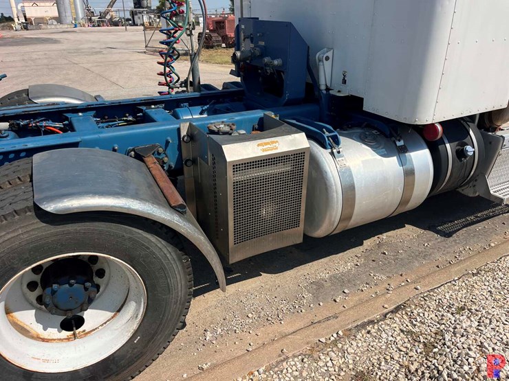 2013-peterbilt-367-image-6