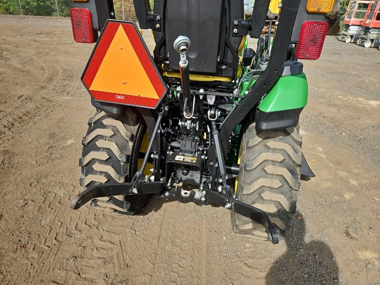 2021-john-deere-2025r-image-13