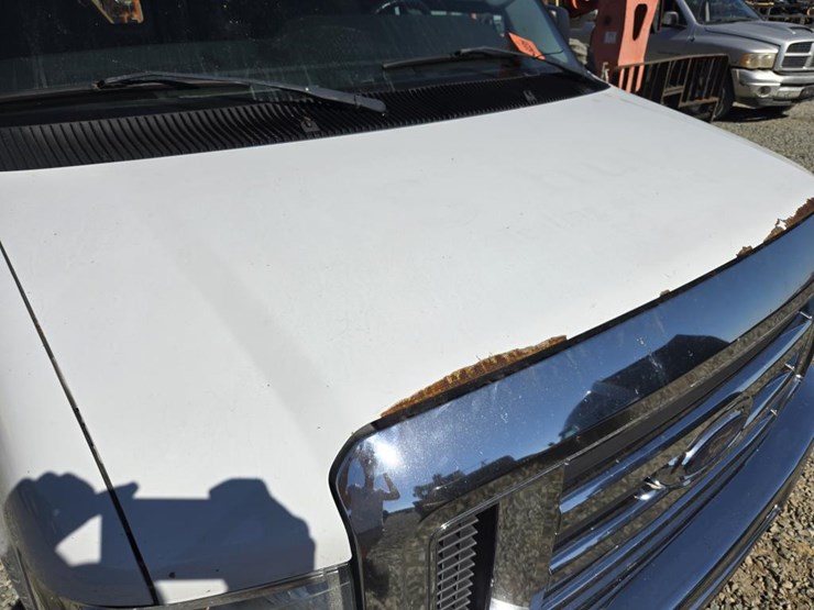 2013-ford-cargo-image-12
