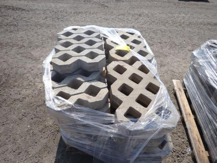 qty-of-(8)-skids-of-turfstone-pavers-&-decor-stone-image-43