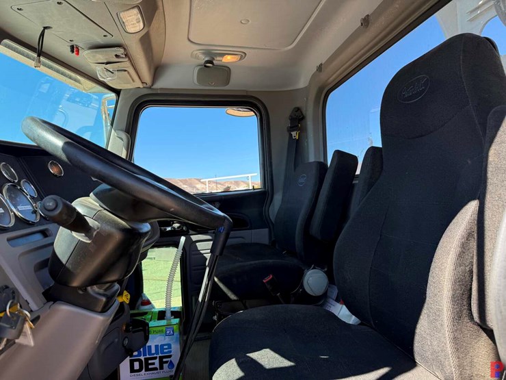 2019-peterbilt-367-image-11