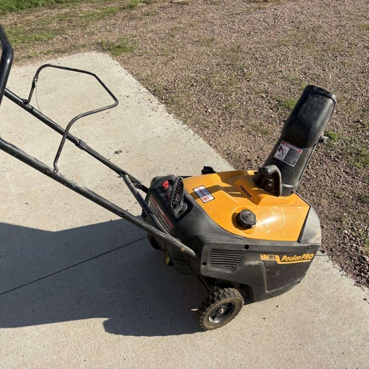Poulan Pro PRG21ES 21” Walk Behind Snow Thrower, Electric Start, *needs tune up