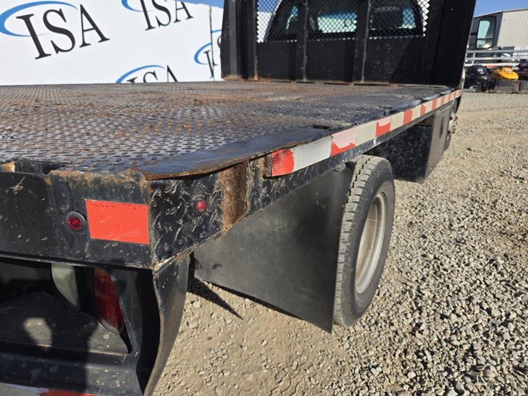 2015-chevrolet-3500-image-22
