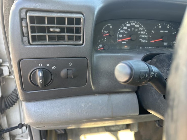 2004-ford-f550-xl-image-26
