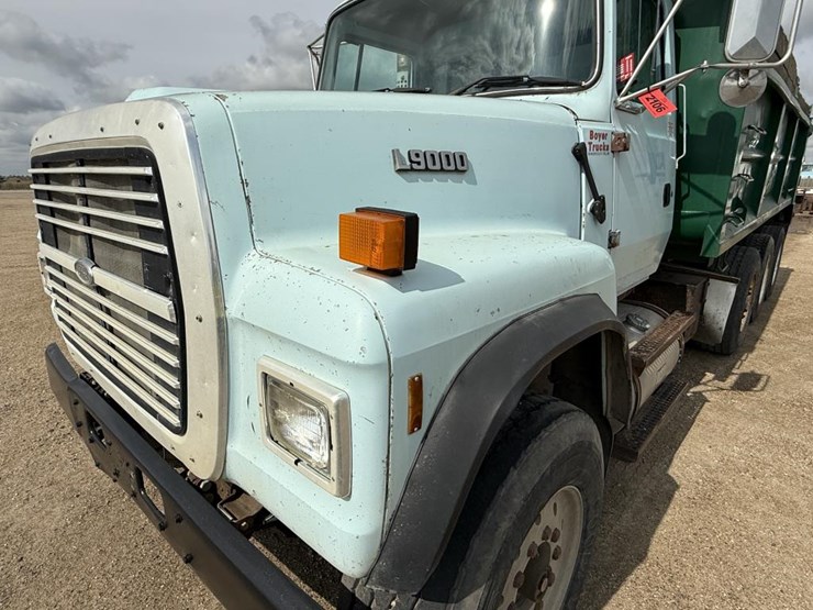 1995-ford-l9000-image-9