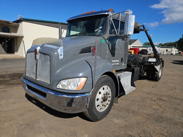 2017-kenworth-t370-image-1