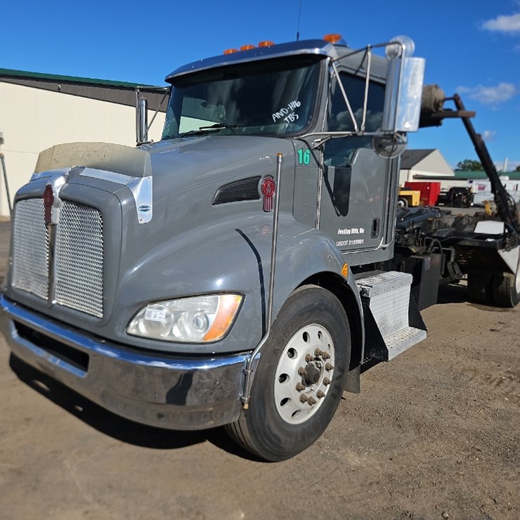 2017 KENWORTH T370