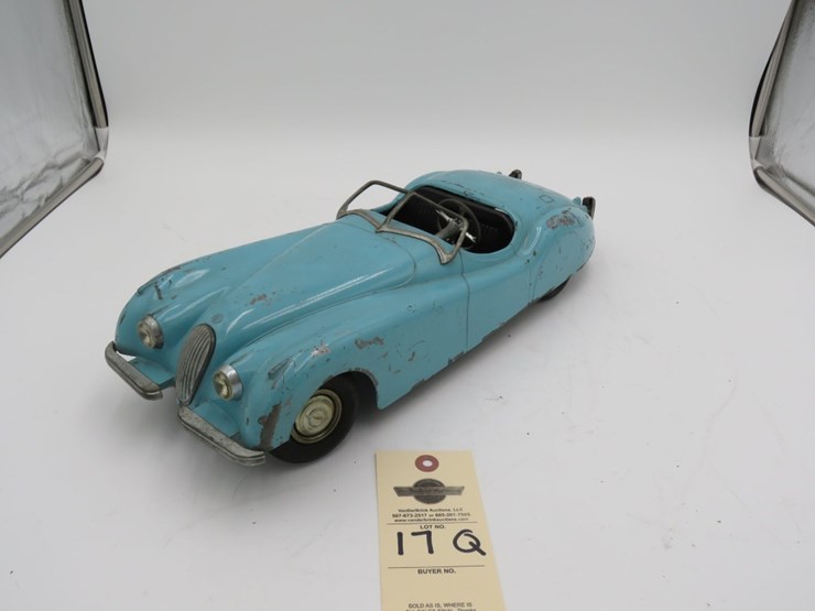 1950's-doepke-model-toys-jaguar-xk120-car-image-1