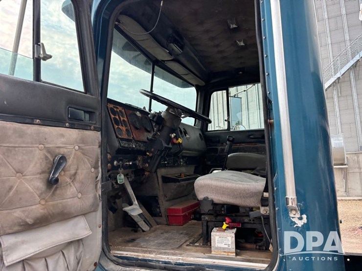 1995-ihc-9400-dry-tender-truck-(pz13881)-image-63