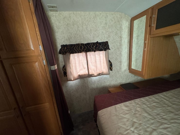 #2285-•-2010-keystone-bullet-250rks-camper-image-45
