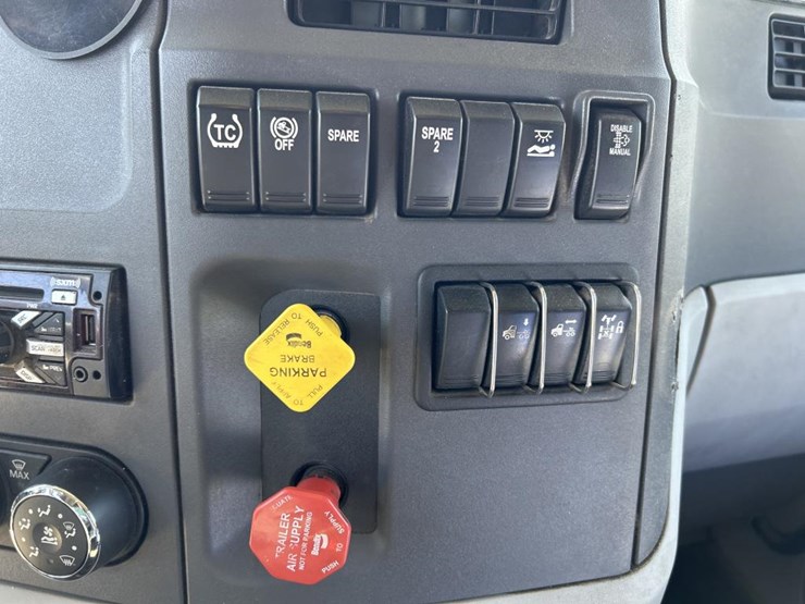 2019-peterbilt-579-image-59