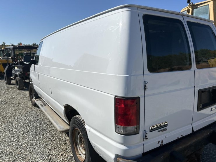 2014-ford-e250-image-15