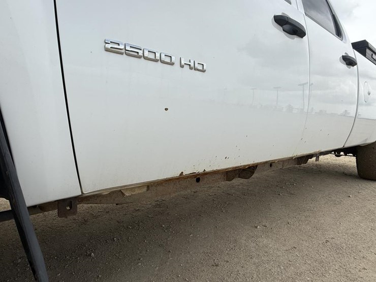 2011-gmc-2500hd-image-10