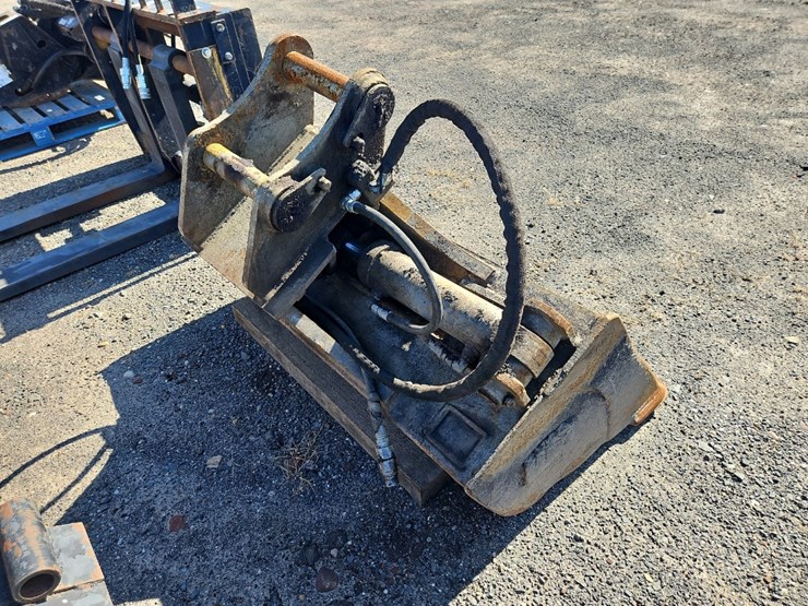 wb-48"-hyd-tilting-cleanup-bucket-image-3