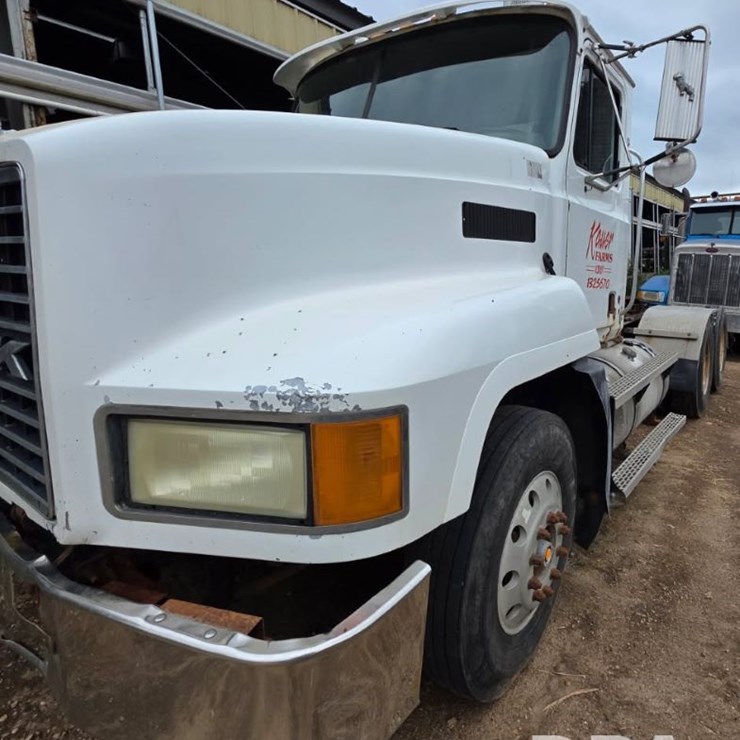 2002 MACK CH613