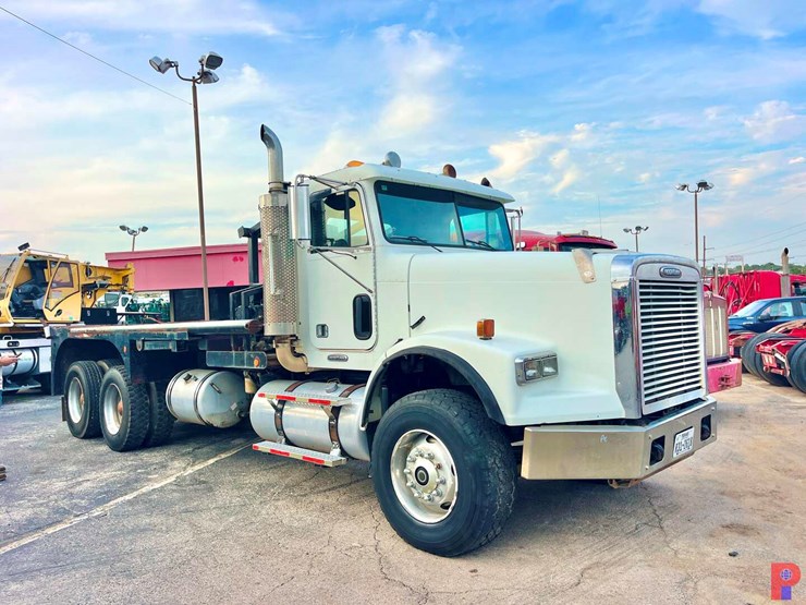 2006-freightliner-fld120-image-1