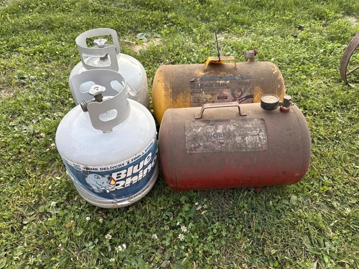 #2577-•-(2)-air-tanks-(2)-propane-tanks-image-2