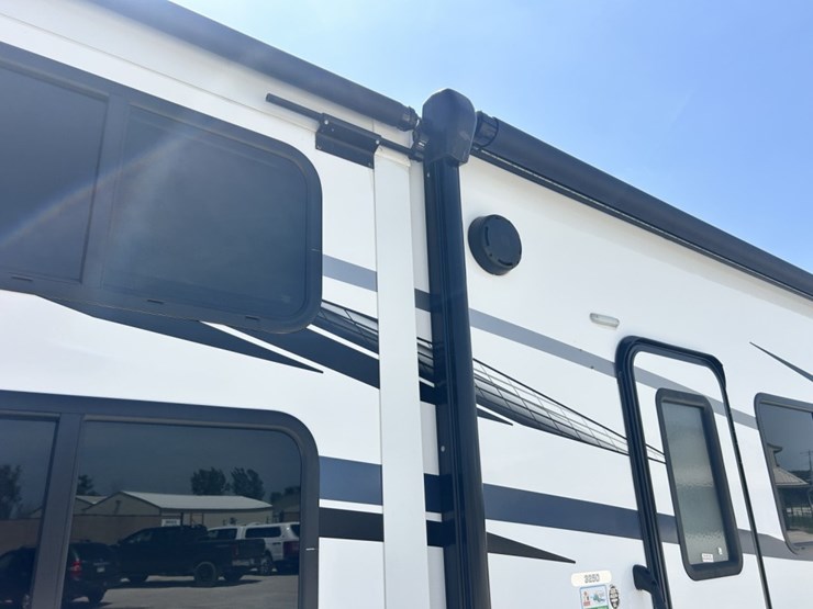 2023-ford-e450-image-22