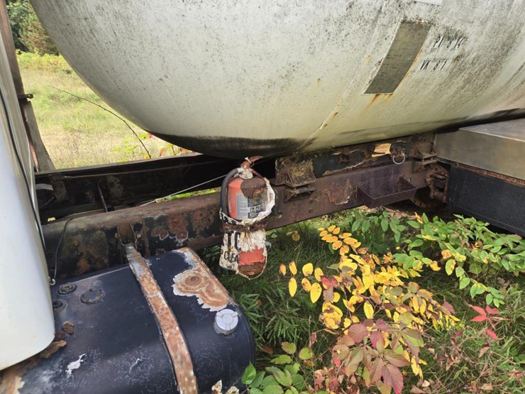 #2592-•-propane-truck-image-8