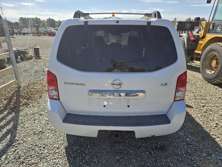 2009-nissan-pathfinder-le-image-17