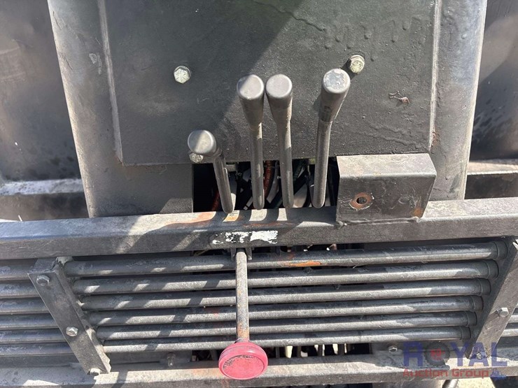 2015-peterbilt-337-image-25