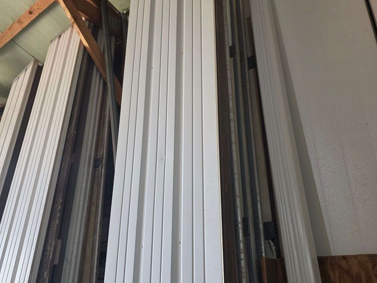 (1)-used-12’-x-11’2”-garage-door,-¾”-foam-insulation,-comes-with-all-track-(high-lift-track-up-to-14-image-5