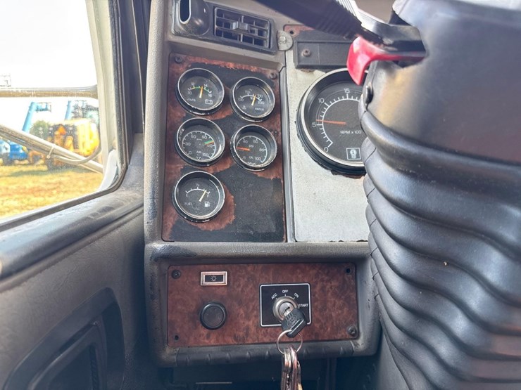 kenworth-rollback-tow-truck-image-32