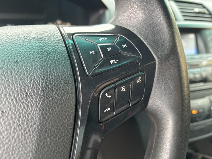 2017-ford-explorer-image-44