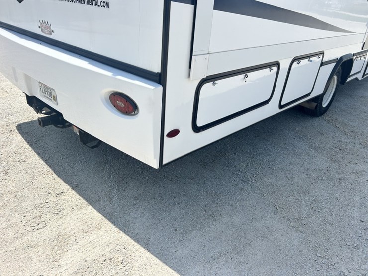 2023-ford-e450-image-17
