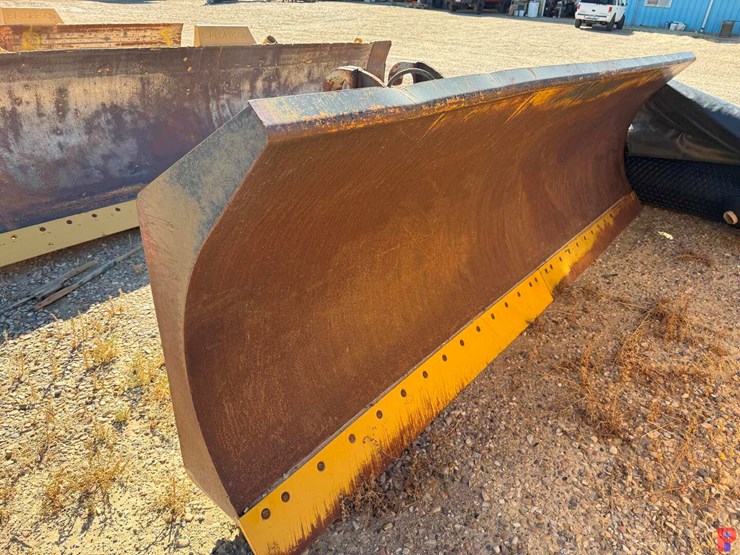 caterpillar-14-image-2