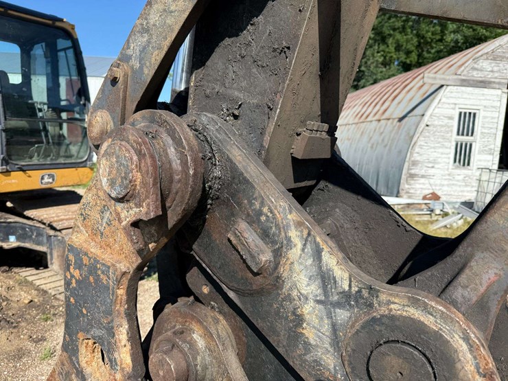 deere-225d-lc-image-14
