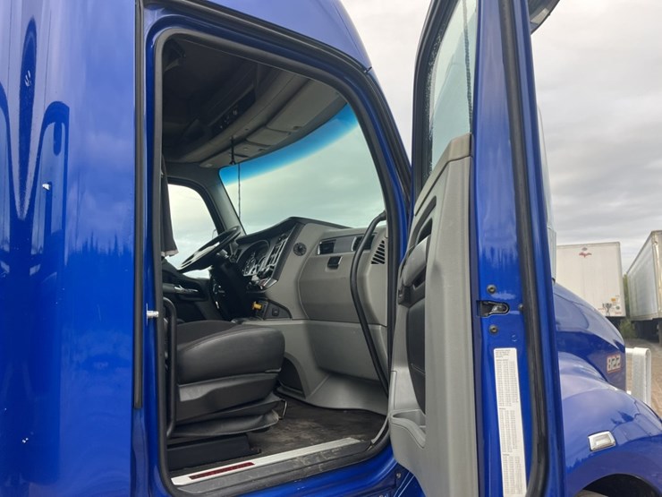 2020-kenworth-t680-image-111