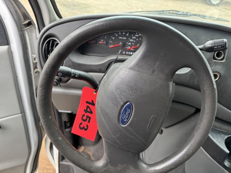 2008-ford-cargo-image-30