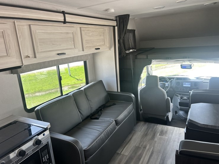 2023-ford-e450-image-69