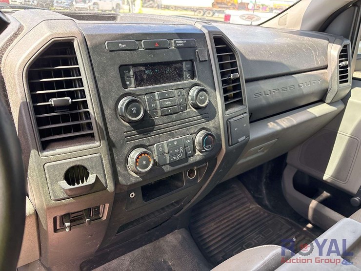 2017-ford-f550-image-15
