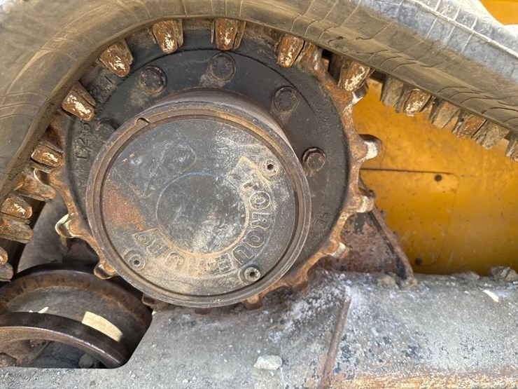 2012-deere-333d-image-17