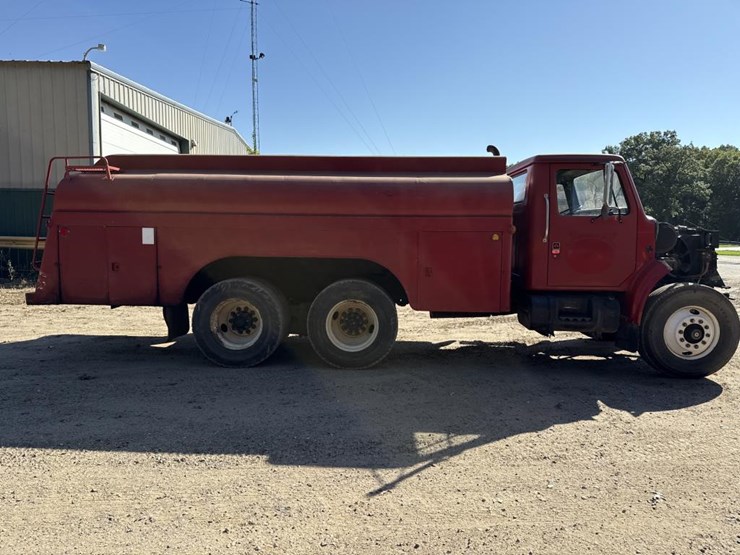 #1816-•-1989-international-1955-tanker-truck-image-6