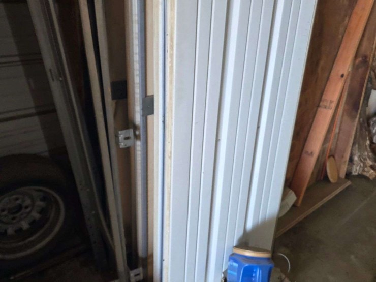 (1)-used-12’-x-11’2”-garage-door,-¾”-foam-insulation,-comes-with-all-track-(high-lift-track-up-to-14-image-4