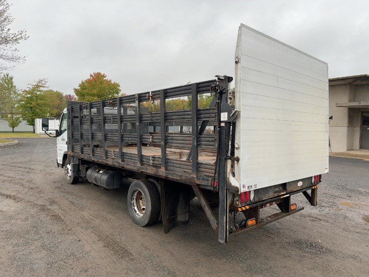 2014-mitsubishi-fuso-fe160-image-3