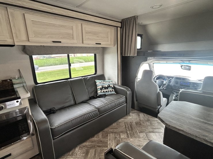 2021-ford-e450-image-54