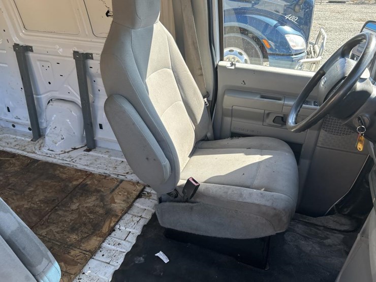 2014-ford-e250-image-44