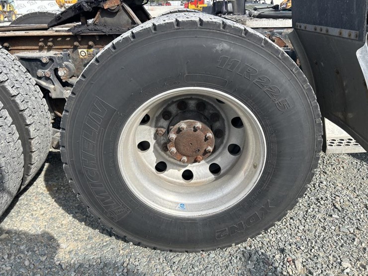 2015-peterbilt-579-image-88