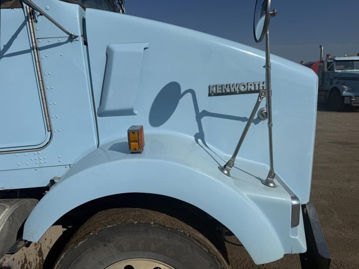 2015-kenworth-t800-image-10