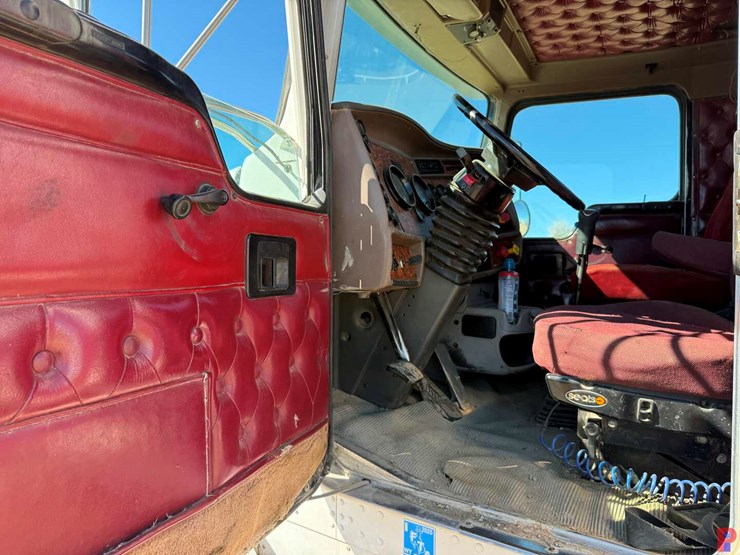 2001-kenworth-t800-image-13
