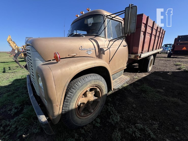 1966-international-grain-truck-image-1