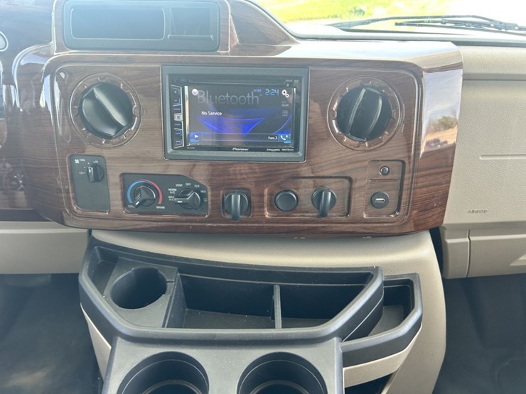 2017-ford-e450-image-41