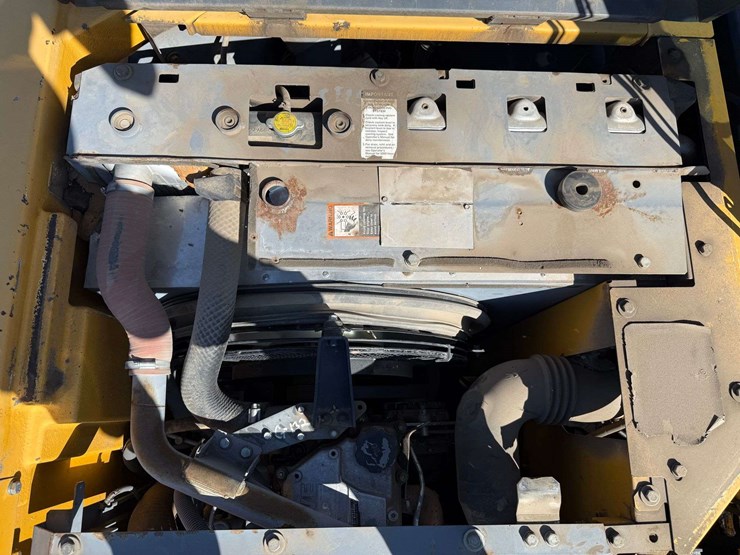deere-225d-lc-image-45