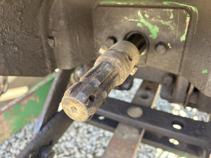 #5217-•-oliver-tractor-w/-loader-image-37