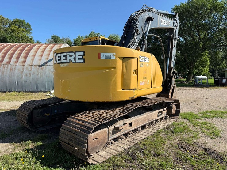 deere-225d-lc-image-5