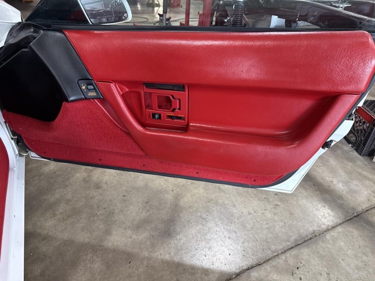 #1399-•-1990-chevrolet-corvette-convertible-car-image-34